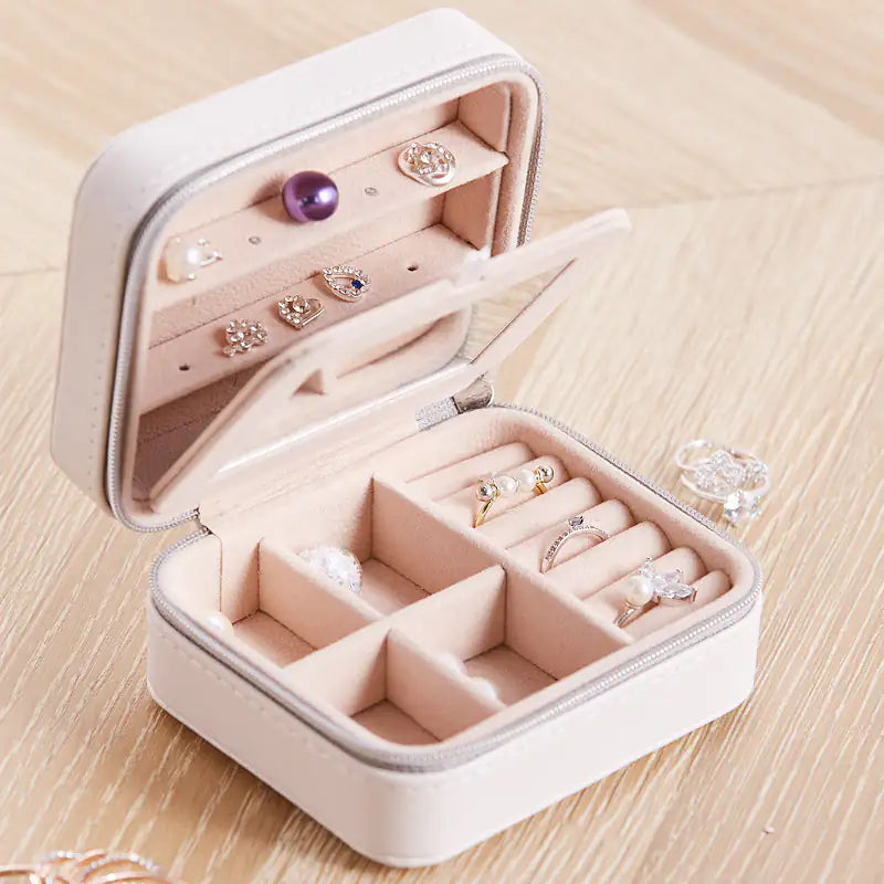 Cool Jewels A Palm Sized Compact Jewelry Box Anti Spier